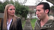 Une Française a offert à un inconnu après leur première rencontre